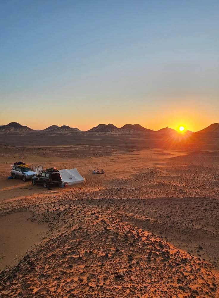 الصحراء السوداء في مصر: دليل المنظر البركاني الكامل (2026)