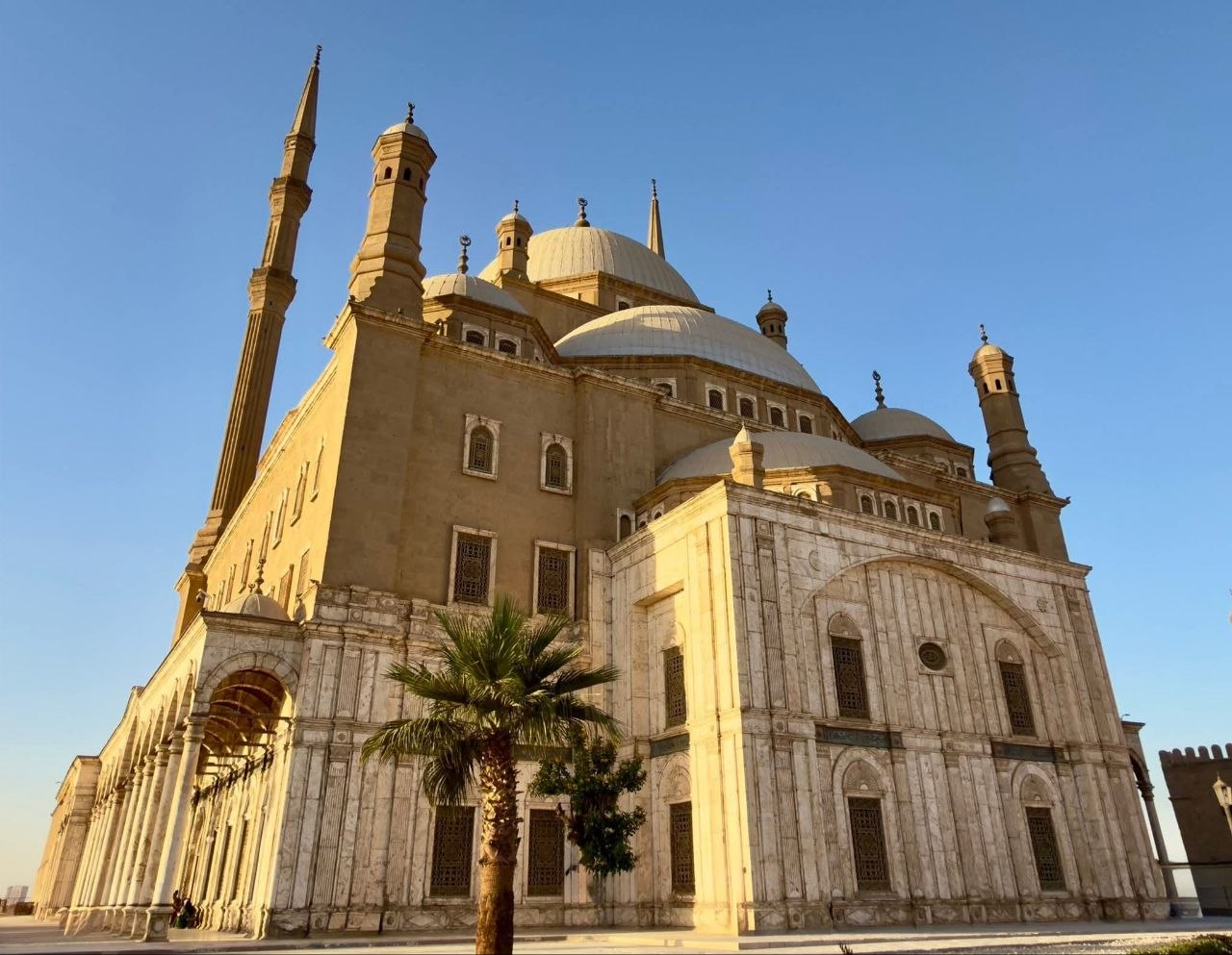 الانطلاق من القاهرة