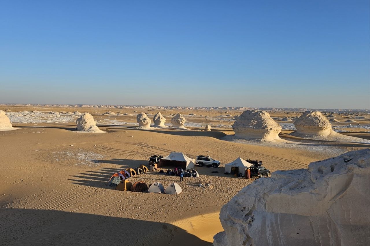 رحلة الصحراء السوداء والبيضاء